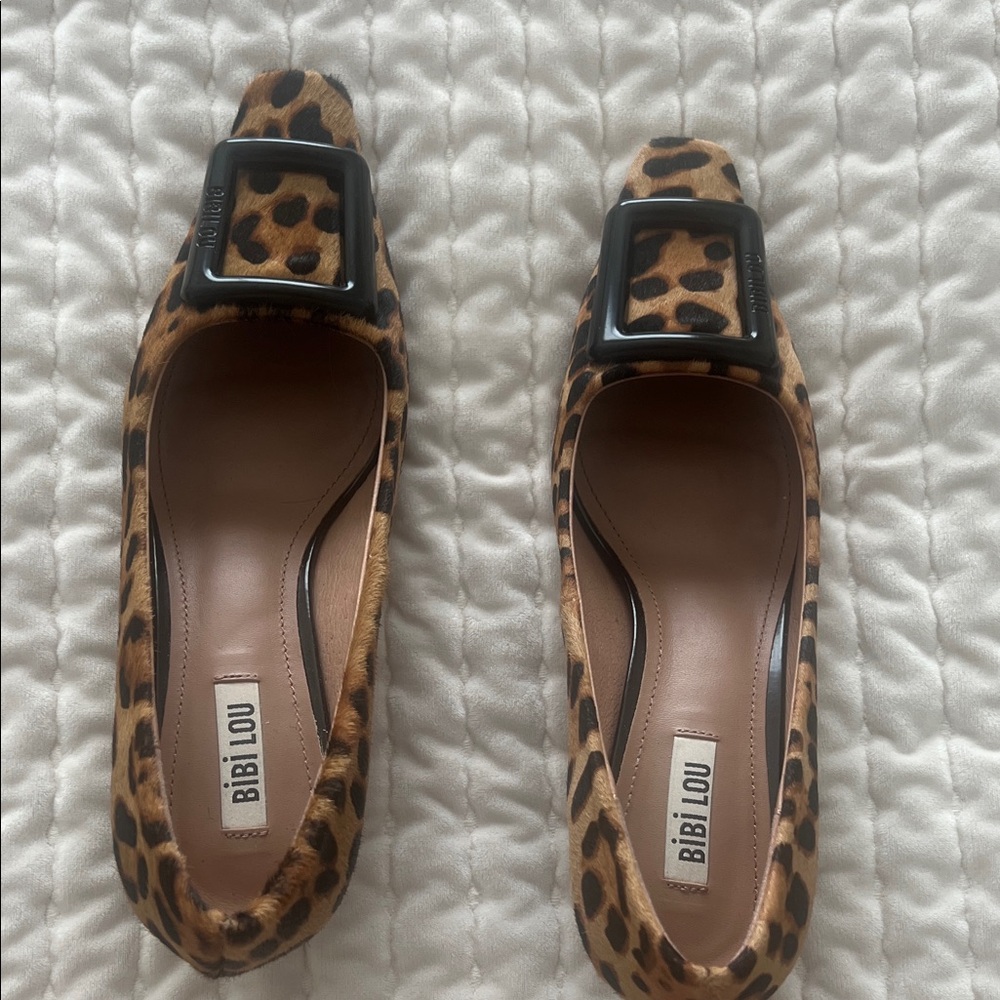 Bibi Lou Leopard Print pumps with Buckle